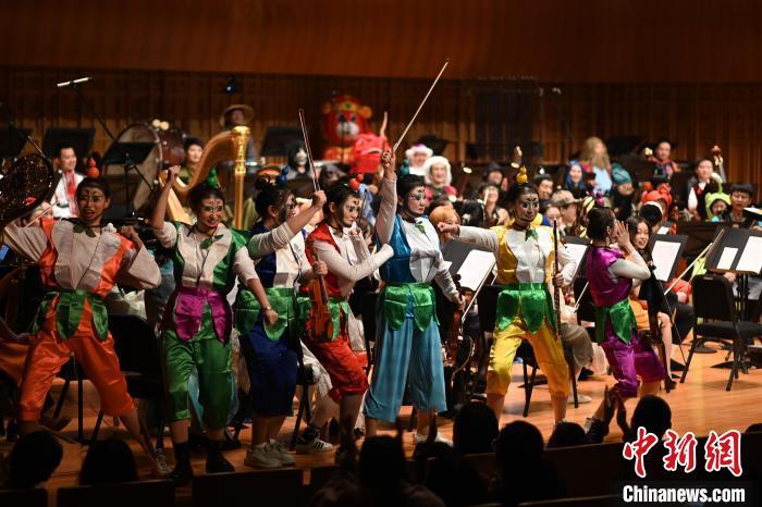 “音樂奇妙夜”西安上演歌者、樂手化身“卡通人”