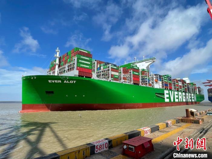 單船運(yùn)能“天花板”不斷打破上?？诎丁按蟠?jīng)濟(jì)”方興未艾