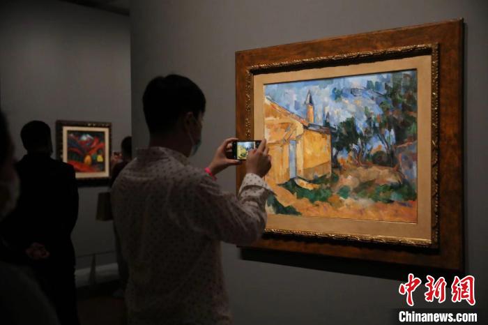 “現(xiàn)代藝術(shù)100年——意大利國家現(xiàn)當代美術(shù)館珍藏”藝術(shù)大展?！埡鄠?攝