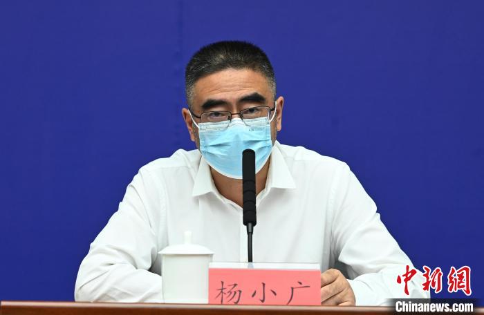 成都市政府副秘書長、市衛(wèi)健委主任楊小廣?！“苍?攝