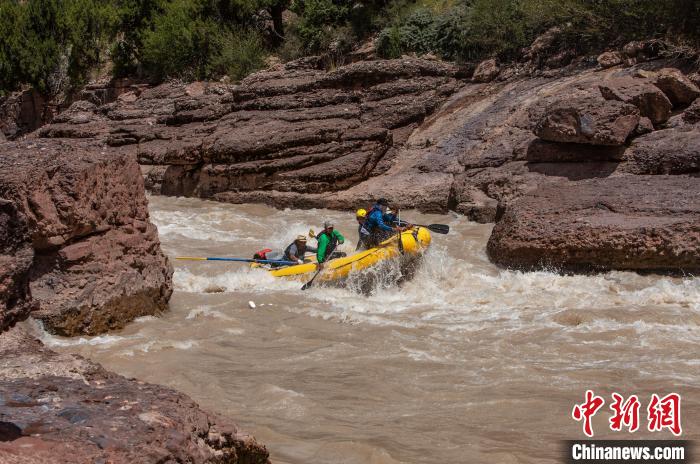 圖為瀾滄江生態(tài)漂流?！憸娼雌饔邢薰竟﹫D
