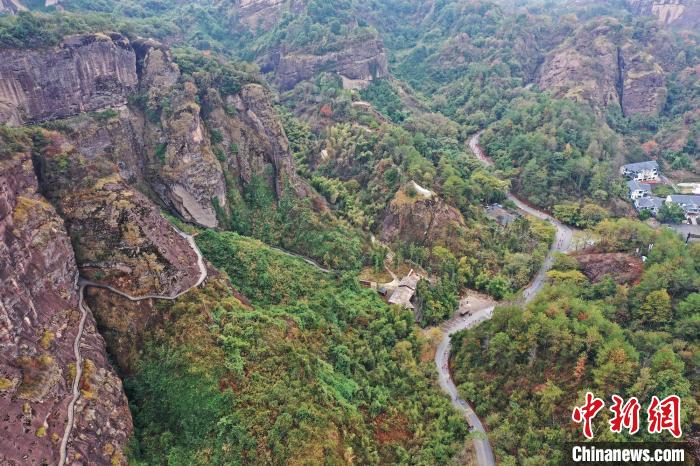 2022年龍虎山半程馬拉松鳴槍開跑。　劉志琨 攝