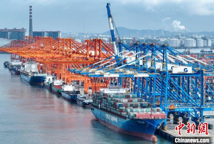 圖為北部灣港欽州自動(dòng)化集裝箱碼頭?！“綆洸?攝