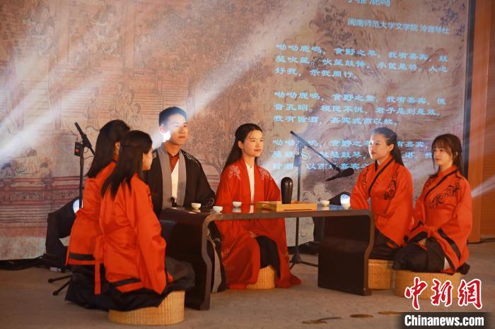 2023年閩南詩歌節(jié)開幕式暨詩歌朗誦會現(xiàn)場。　閩南師范大學(xué)供圖