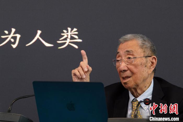 高能論壇上，丁肇中先生與現(xiàn)場聽眾交流?！?lt;a target='_blank' href='/'><p  align=