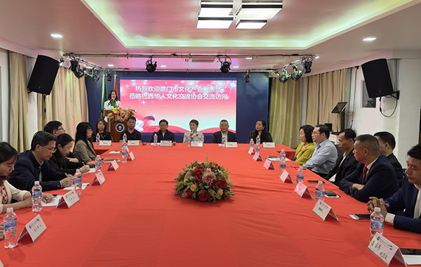 當(dāng)?shù)貢r(shí)間6月11日，由廈門(mén)市委常委、宣傳部部長(zhǎng)吳子?xùn)|率領(lǐng)的廈門(mén)市文化產(chǎn)業(yè)代表團(tuán)來(lái)到巴西華人文化交流協(xié)會(huì)會(huì)館交流訪問(wèn)，與里約熱內(nèi)盧僑界舉行座談。謝照攝