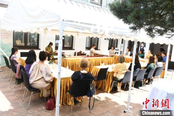 圖為活動(dòng)現(xiàn)場?！“亓种袊幕行墓﹫D。