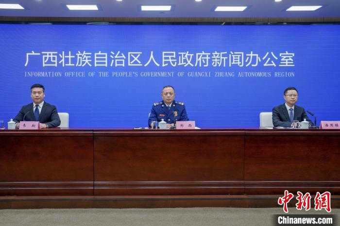 圖為發(fā)布會(huì)現(xiàn)場(chǎng)?！⊥跻哉?攝