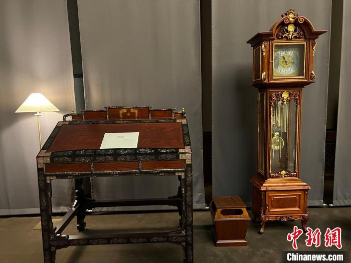 圖為春秋館展覽陳設(shè)的青瓦臺家具。　劉旭 攝