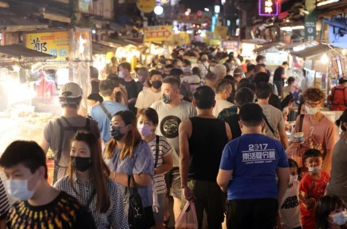 冰粉、雙皮奶、螺螄粉……臺(tái)網(wǎng)友發(fā)帖：臺(tái)灣街頭越來越多大陸小吃