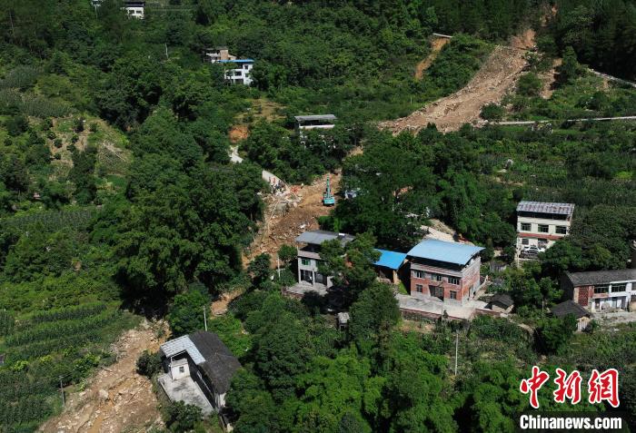 圖為航拍重慶萬州救援現(xiàn)場(chǎng)?！￡惓?攝