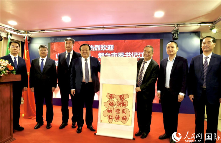 參加座談會的主要嘉賓合影留念。人民網(wǎng)記者宋亦然攝