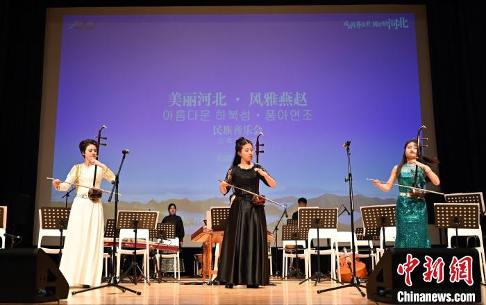 圖為音樂會(huì)現(xiàn)場?！∈谞栔袊幕行墓﹫D