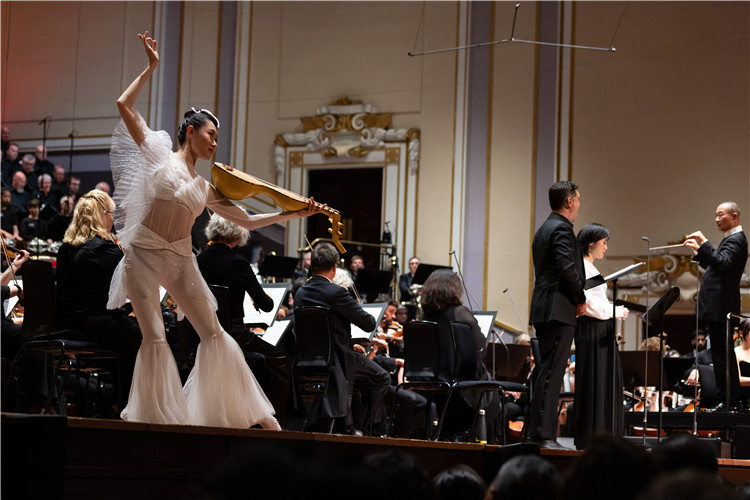 圖8月5日，2023愛丁堡國際藝術(shù)節(jié)開幕式音樂會《慈悲頌》的演出現(xiàn)場。藝術(shù)節(jié)組委會供圖