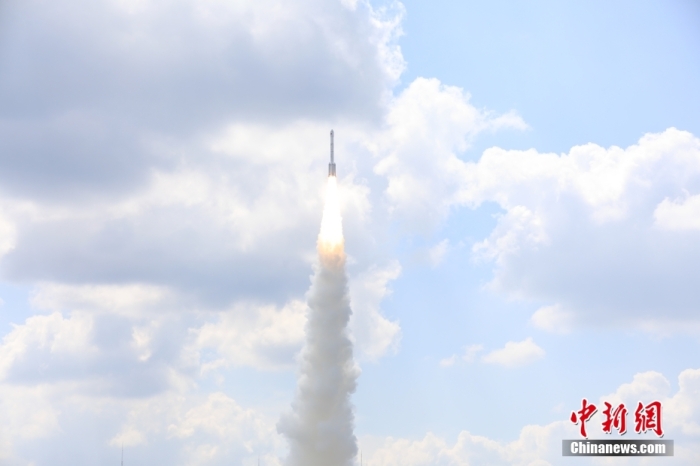 北京時間 2023年9月10日12時30分，中國在太原衛(wèi)星發(fā)射中心使用長征六號改運載火箭，成功將遙感四十號衛(wèi)星發(fā)射升空，衛(wèi)星順利進入預定軌道，發(fā)射任務獲得圓滿成功。該衛(wèi)星主要用于開展電磁環(huán)境探測及相關技術試驗。此次任務是長征系列運載火箭第487次飛行。王曉虎 攝