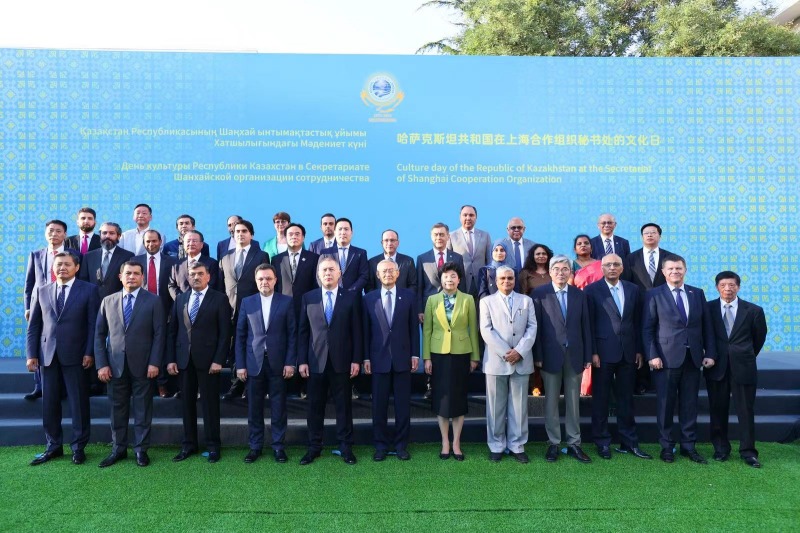 活動現(xiàn)場來賓合影留念。主辦方供圖