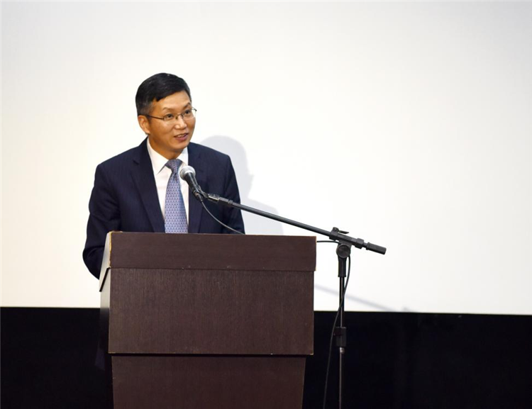 中國(guó)駐圣保羅總領(lǐng)事余鵬在開(kāi)幕活動(dòng)中致辭。 圣保羅州立大學(xué)孔子學(xué)院供圖