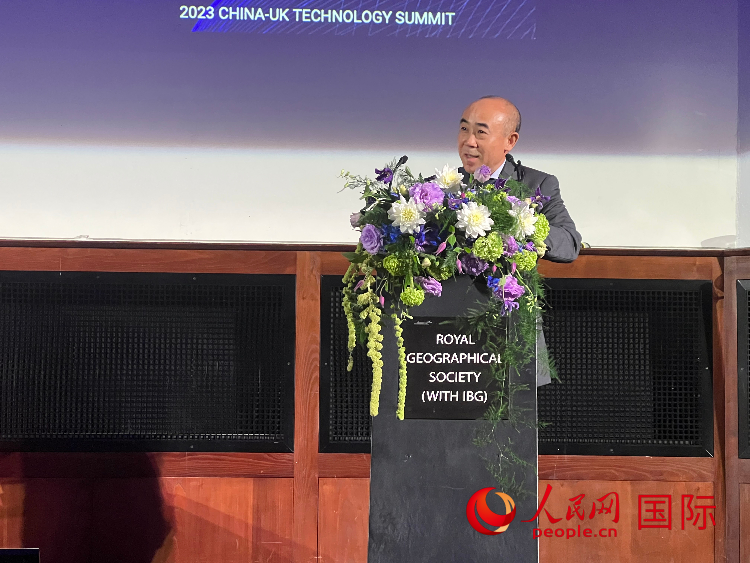 中國駐英國使館科技公參丁明勤發(fā)表致辭。人民網(wǎng)記者 周卓斌攝