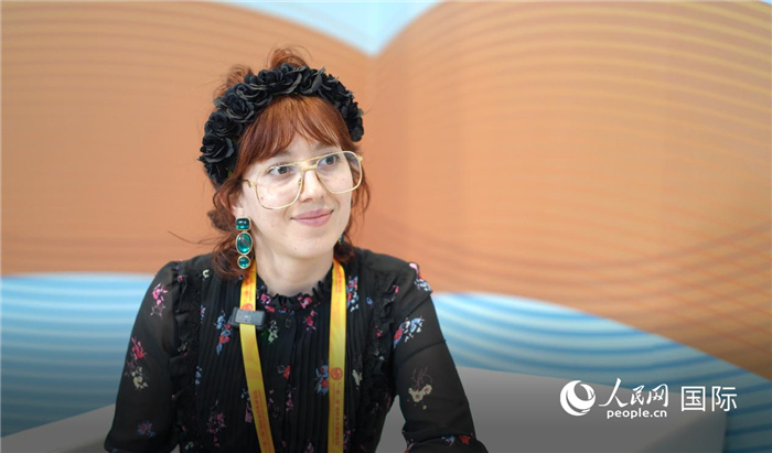 烏拉圭《共和國報(bào)》記者瓦倫蒂娜·加西亞接受人民網(wǎng)記者采訪。人民網(wǎng)記者 王天樂攝