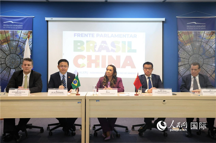 新一屆里約州巴西中國議員陣線在里約熱內(nèi)盧成立并舉行慶?；顒樱c會嘉賓在現(xiàn)場致辭。 人民網(wǎng)記者 時元皓攝