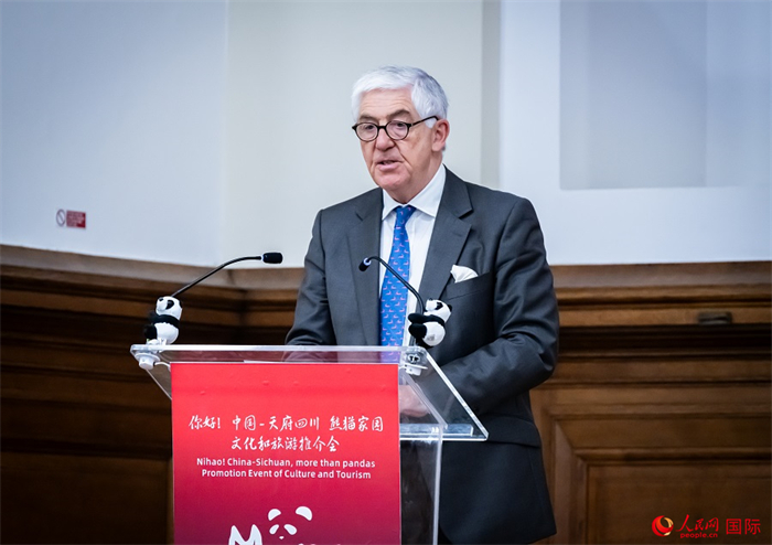 英中商業(yè)發(fā)展中心主席約翰·麥克萊恩致辭。人民網(wǎng) 郭錦標(biāo)攝