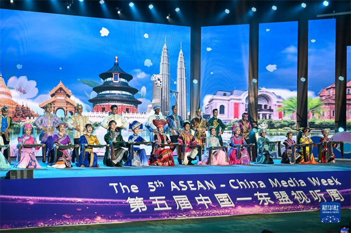 10月21日，在馬來(lái)西亞行政首都普特拉賈亞，演員在第五屆中國(guó)—東盟視聽(tīng)周開(kāi)幕活動(dòng)上表演。新華社記者 程一恒 攝