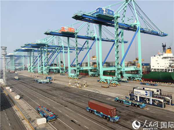 天津港北疆港區(qū)C段智能化集裝箱碼頭。人民網(wǎng)記者 符園園攝