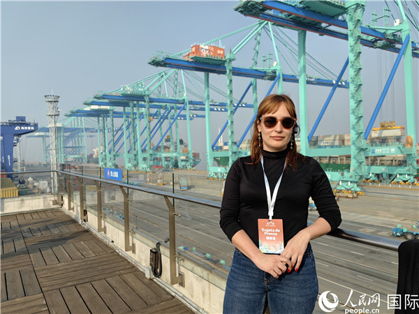 阿根廷公共電視臺(tái)記者萊蒂西亞接受采訪。人民網(wǎng)記者 符園園攝