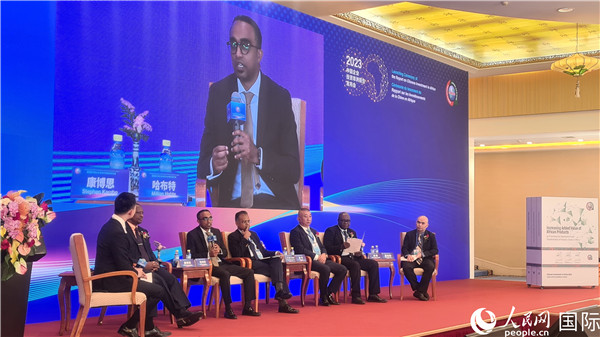 與會(huì)嘉賓展開(kāi)座談。人民網(wǎng)記者 萬(wàn)宇攝