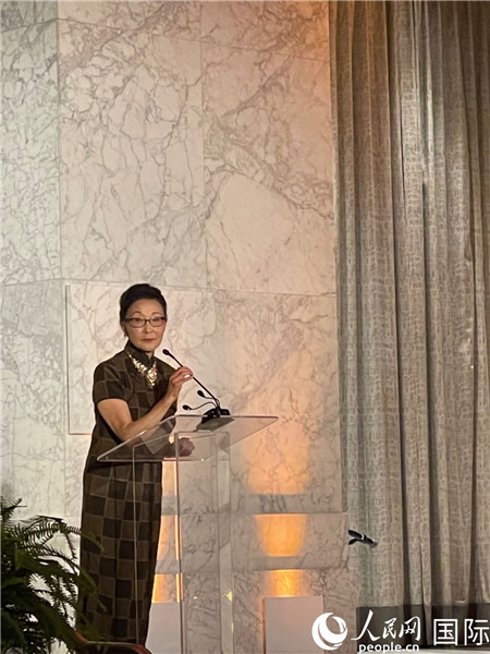 方李邦琴在頒獎臺上。人民網(wǎng)記者 鄧圩攝