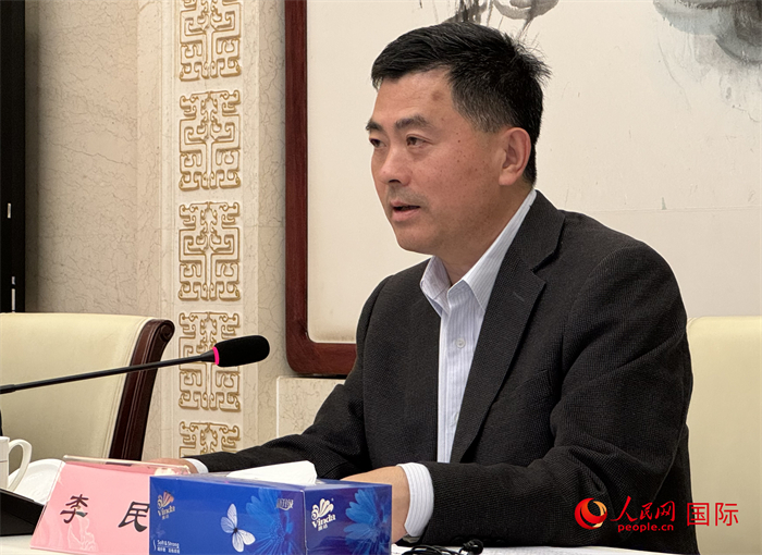 10月31日，歐美同學(xué)會(huì)秘書長李民在第五屆中法文化論壇媒體吹風(fēng)會(huì)上講話。（人民網(wǎng) 謝瑩攝）