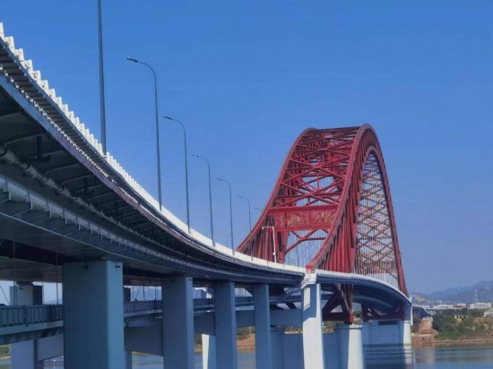 　　清水塘大橋側(cè)面。本報記者 常雯宜攝