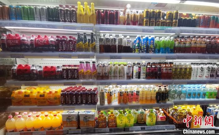 某超市的飲料區(qū)。 <a target='_blank' href='/' ><p  align=