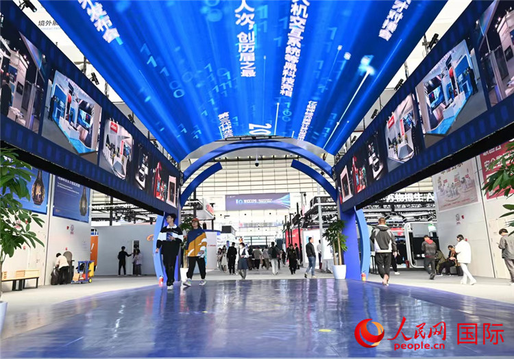 11月7日上午，2023年世界互聯(lián)網(wǎng)大會(huì)“互聯(lián)網(wǎng)之光”博覽會(huì)在浙江烏鎮(zhèn)開幕。人民網(wǎng)記者 葉賓得攝