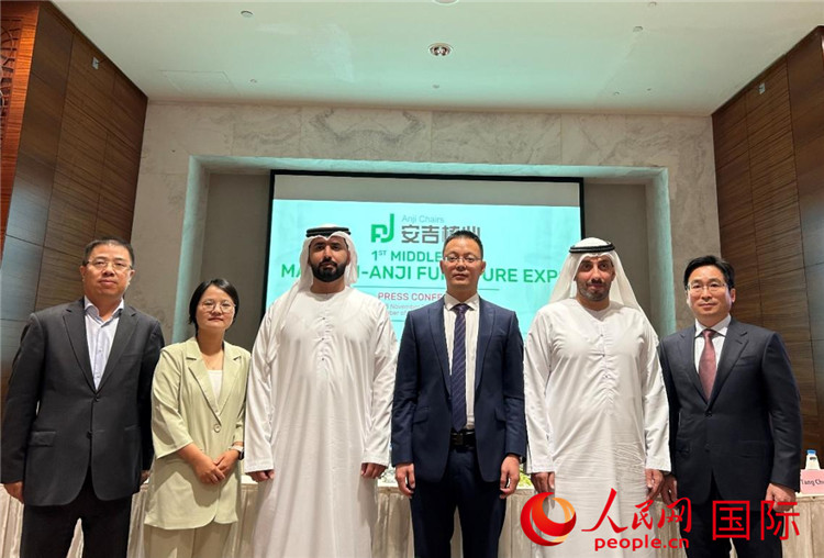 圖為與會(huì)嘉賓合影。人民網(wǎng) 閆夢(mèng)攝