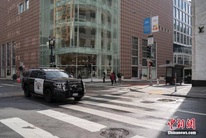 當(dāng)?shù)貢r(shí)間11月13日，美國(guó)加州舊金山聯(lián)合廣場(chǎng)周邊剛剛被沖洗過(guò)的街道較往常更為整潔。<a target='_blank' href='/'><p  align=