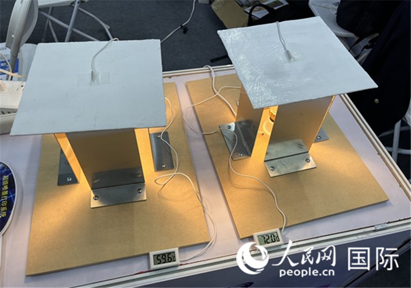 氣凝膠隔熱材料應(yīng)用效果展示。（人民網(wǎng)記者 陳思攝）