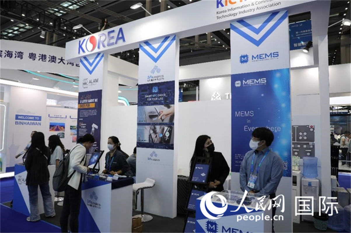 第二十五屆中國(guó)國(guó)際高新技術(shù)成果交易會(huì)15日在深圳開幕，圖為韓國(guó)企業(yè)展臺(tái)（人民網(wǎng)記者 魯揚(yáng)攝）