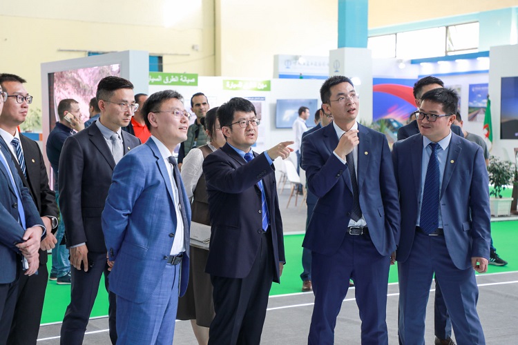 中國駐阿爾及利亞大使李?。ㄓ胰┮暡熘袊ㄖ刮? 中國建筑供圖