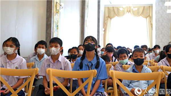 圖為獎(jiǎng)助學(xué)金頒發(fā)現(xiàn)場。人民網(wǎng)記者 白元琪攝