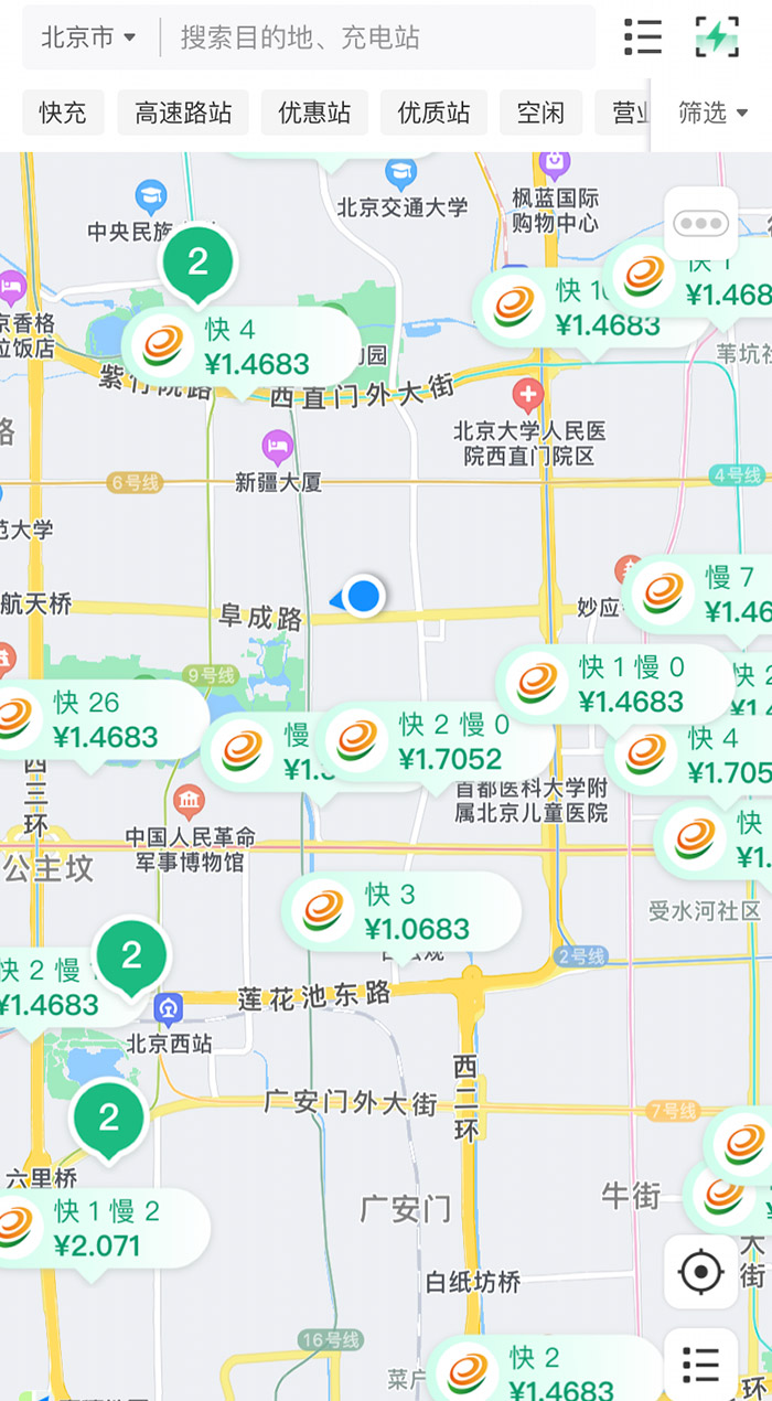 中新財(cái)經(jīng)查詢相關(guān)充電APP發(fā)現(xiàn)，電價(jià)平峰時(shí)段，快充樁的價(jià)格普遍在1.4元度左右。
