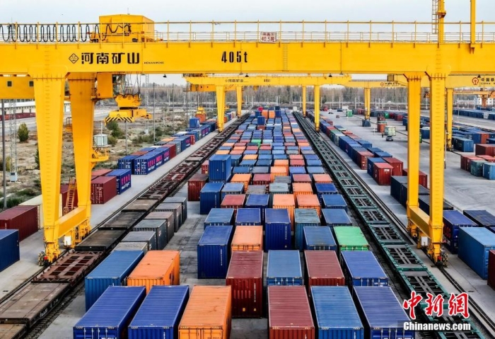 資料圖：霍爾果斯鐵路口岸有序排列的集裝箱。(無人機照片)<a target='_blank' href='/' ><p  align=