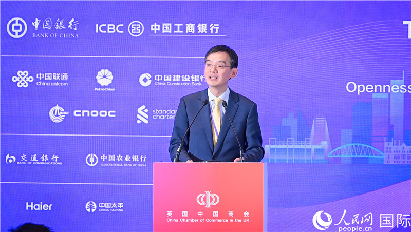 英國中國商會會長、中國銀行倫敦分行行長方文建 致歡迎辭。人民網(wǎng) 郭錦標(biāo)攝