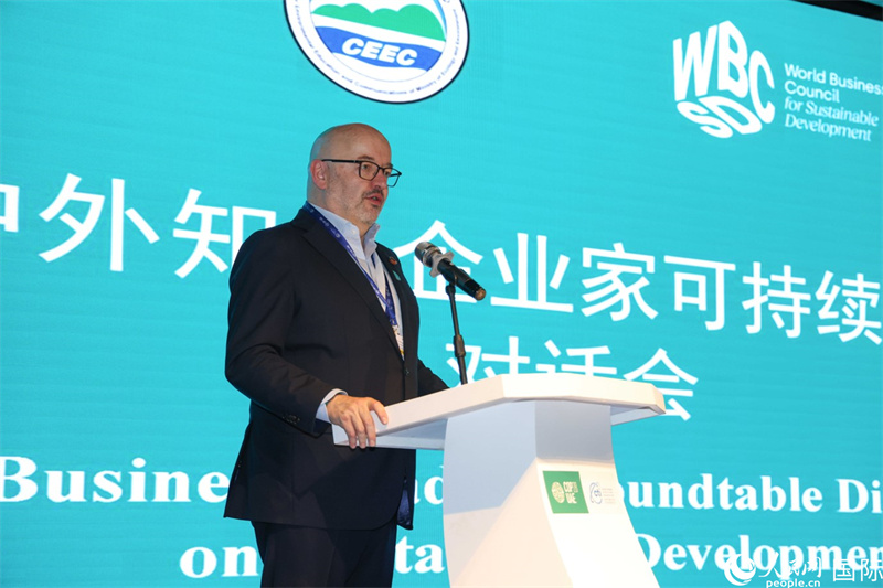 世界可持續(xù)發(fā)展工商理事會(huì)會(huì)長兼主席貝德凱致辭。人民網(wǎng)記者任皓宇攝