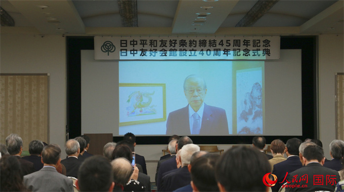 日本前首相福田康夫向活動發(fā)來視頻賀詞。人民網 許可攝