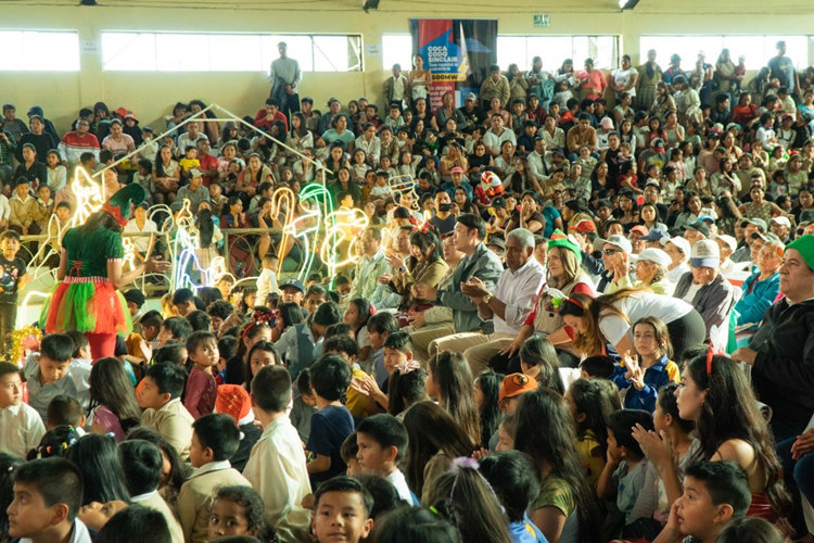 捐贈儀式在埃爾查科市中心的體育館舉行。中國電建厄瓜多爾代表處提供圖