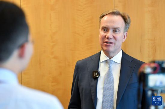 1月9日，在瑞士日內(nèi)瓦，世界經(jīng)濟論壇總裁博爾格·布倫德接受新華社記者專訪。新華社記者 連漪 攝