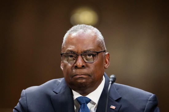 這是2023年10月31日，在美國首都華盛頓國防部長奧斯汀出席國會聽證會。新華社記者劉杰攝