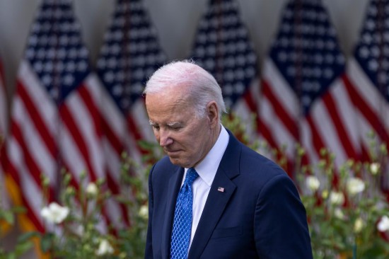 2023年4月24日，美國總統(tǒng)拜登在首都華盛頓白宮出席活動。新華社發(fā)（亞倫攝）