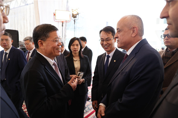李永明同埃及住房部副部長會(huì)談交流。主辦方供圖
